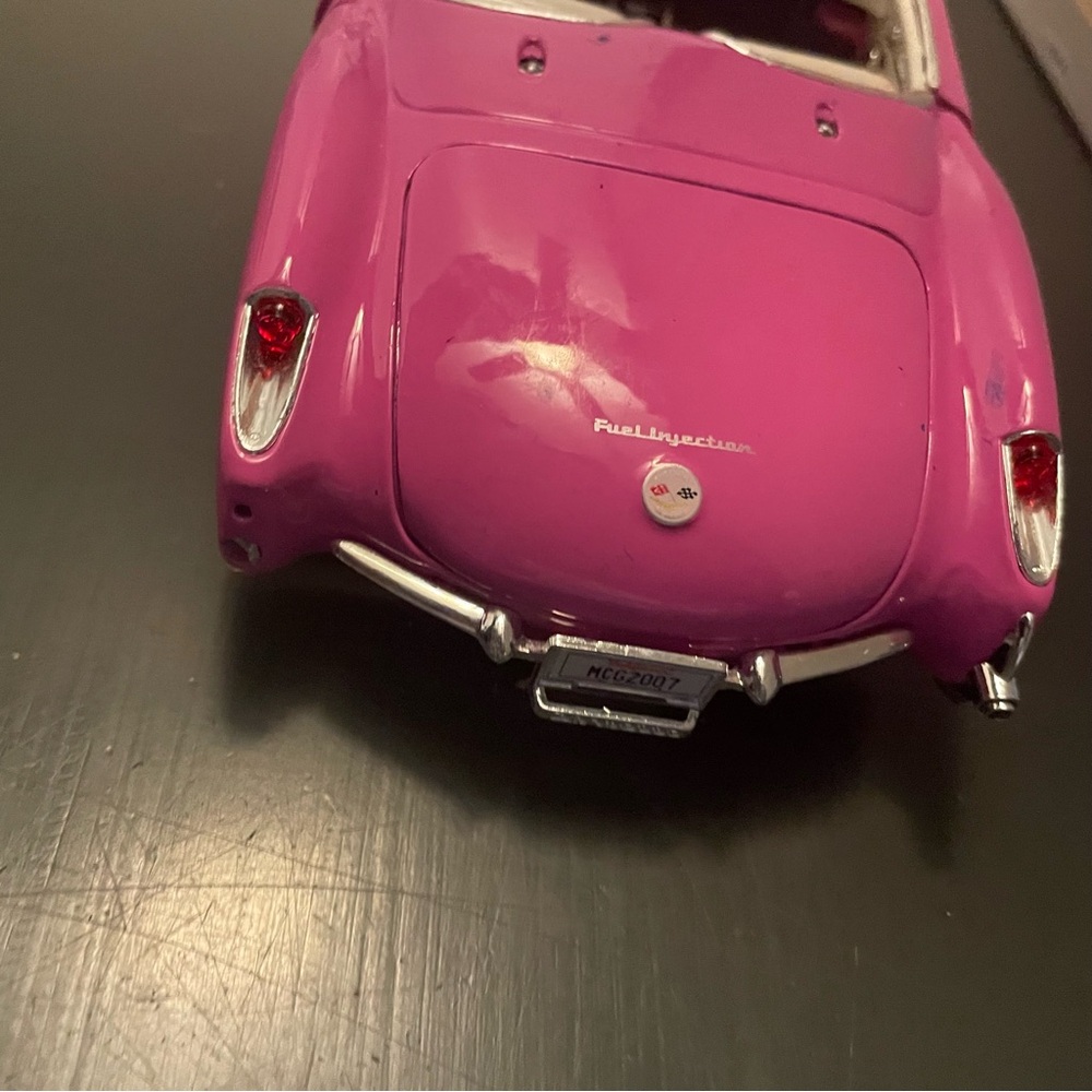 1957 Chevrolet Corvette Pink 1:18 Die Cast Car Maisto - Picture 5 of 12